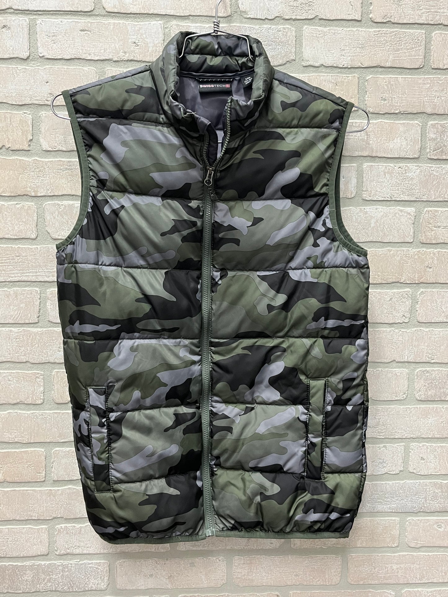 Swish, Tech, camo puffer, vest, size S/CH 34/36 full zip up. Preowned.