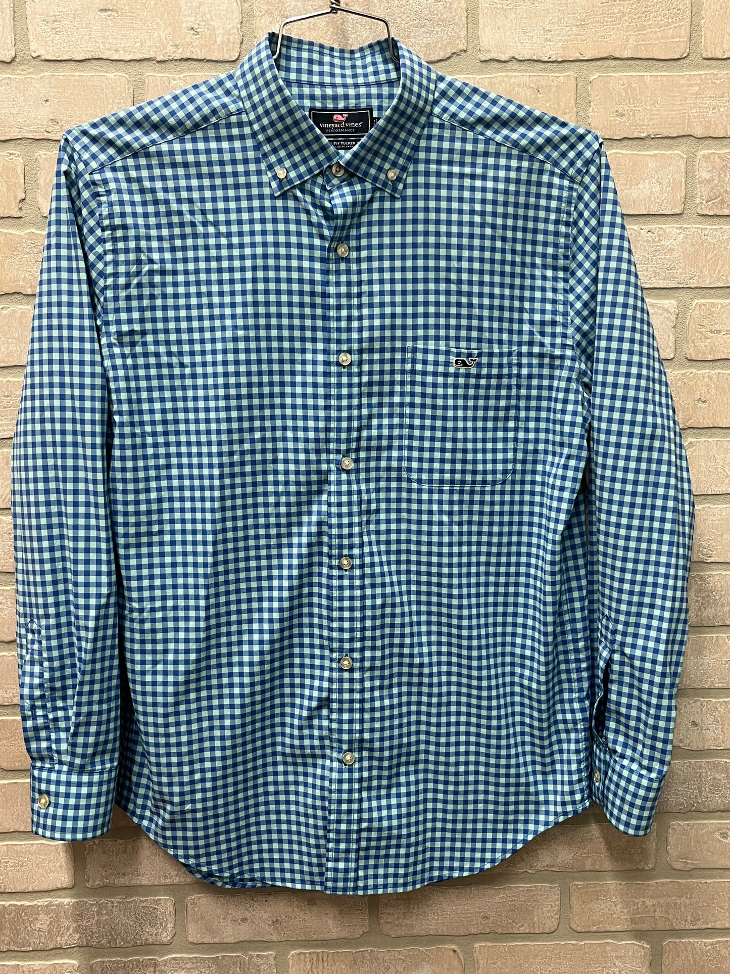 Vineyard, vines, fit Tucker long sleeve button up shirt, check style size medium preowned