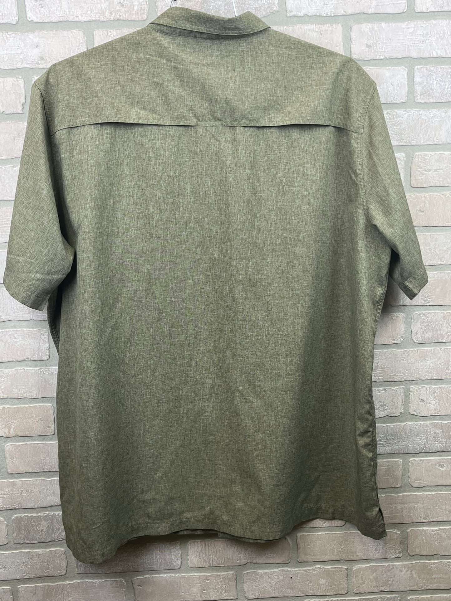 Croft & Barrow shirt, size 2 XL green quick dry short sleeve shirt. Preowned.