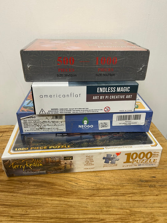 A lot of 4 new sealed puzzles 500 to 1000 jigsaw puzzles