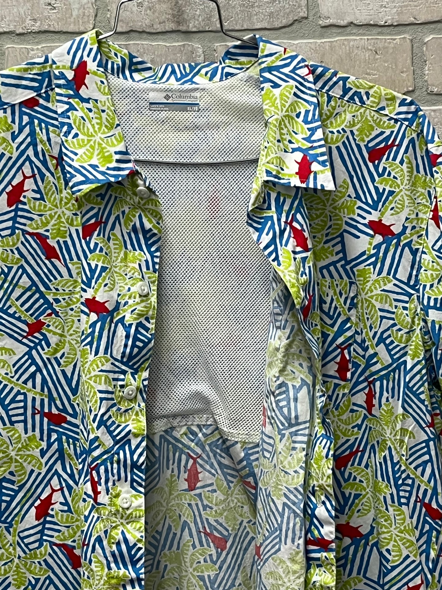 Columbia PFG Hawaiian style fishing shirt, button up graphic print size XL