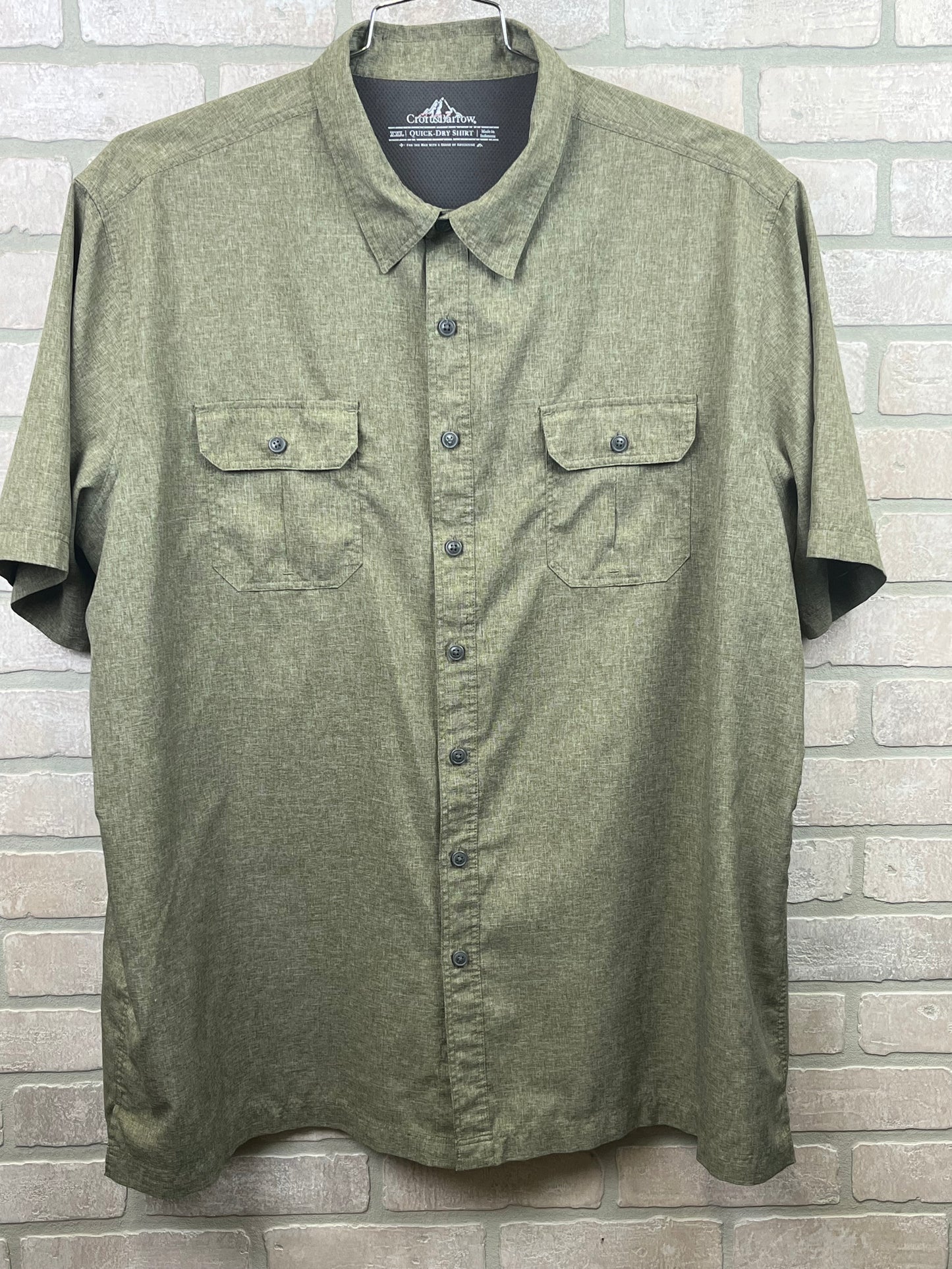 Croft & Barrow shirt, size 2 XL green quick dry short sleeve shirt. Preowned.