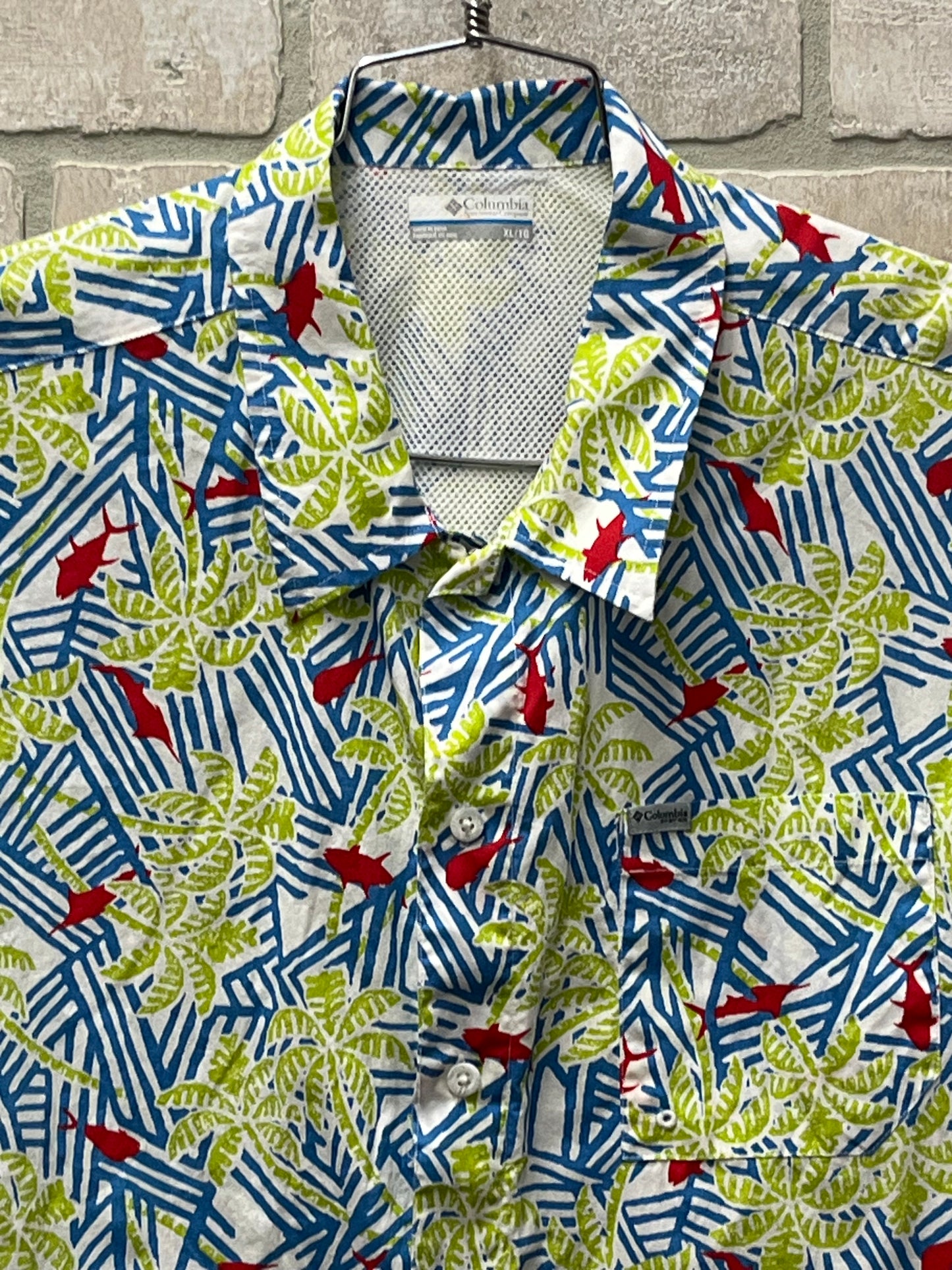 Columbia PFG Hawaiian style fishing shirt, button up graphic print size XL