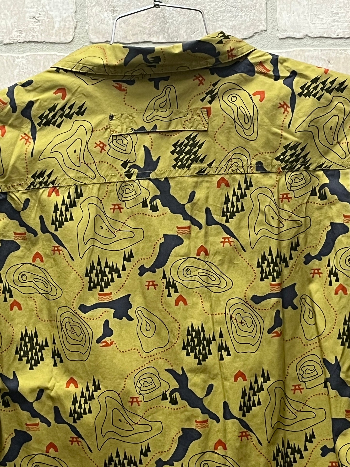 Duluth trading co Hawaiian style UNTUCKit size 2 XL preowned