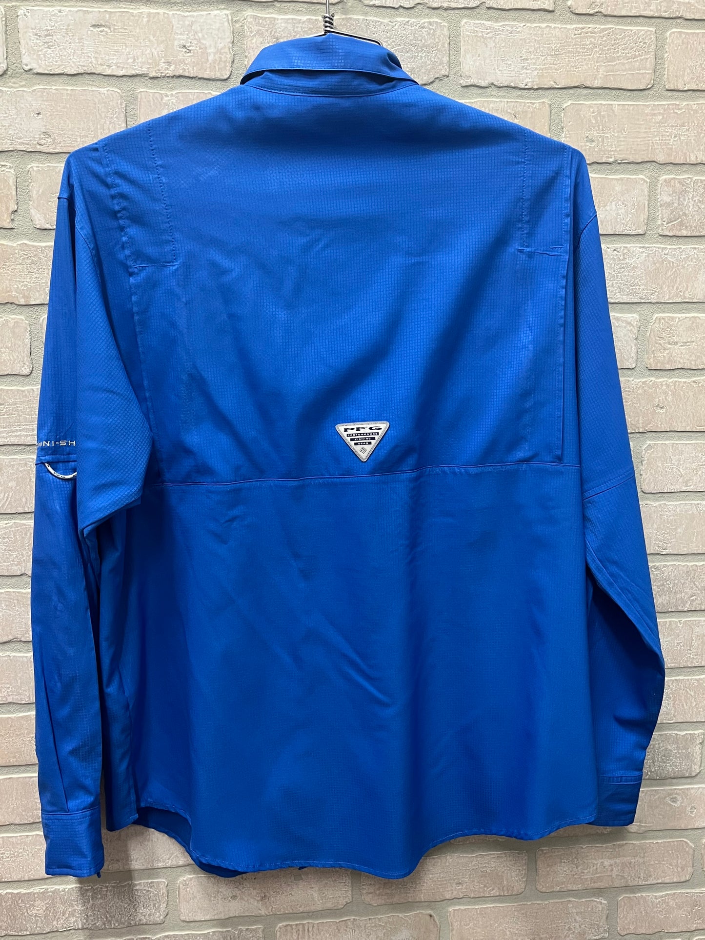 Columbus PFG blue size medium, long sleeve fishing shirt preowned