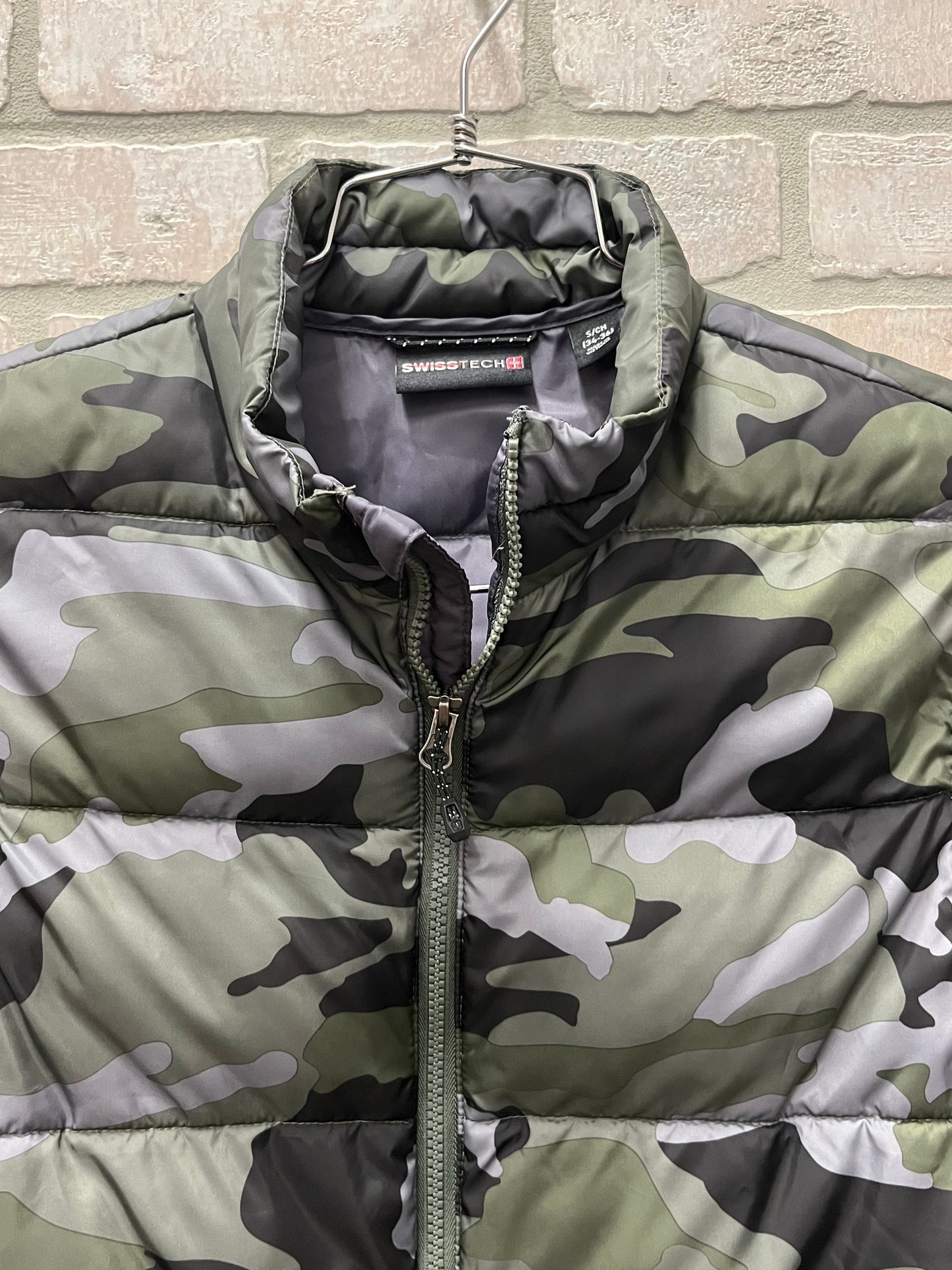 Swish, Tech, camo puffer, vest, size S/CH 34/36 full zip up. Preowned.