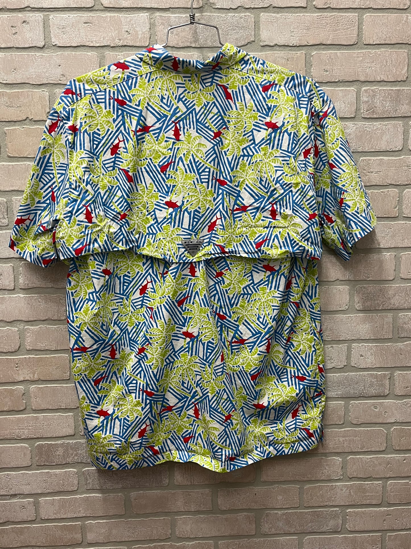 Columbia PFG Hawaiian style fishing shirt, button up graphic print size XL