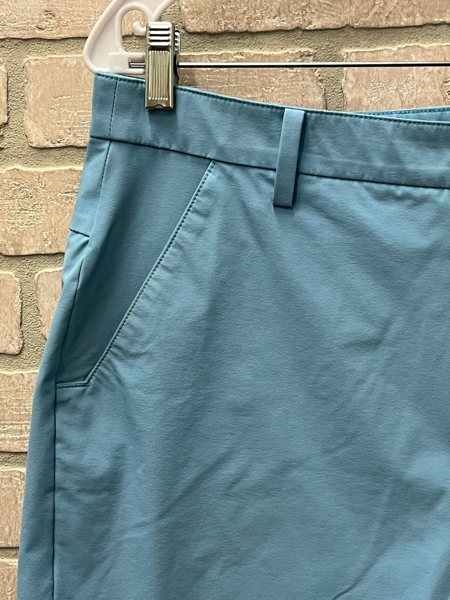 Oakley golf shorts relax fit sky blue size 34 inseam 9.5