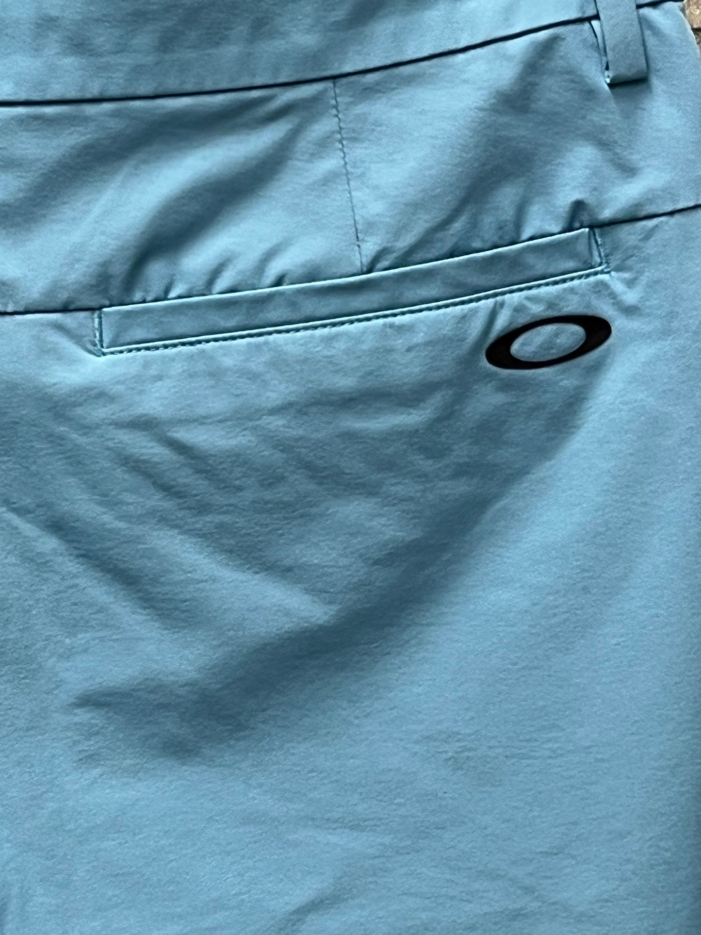 Oakley golf shorts relax fit sky blue size 34 inseam 9.5