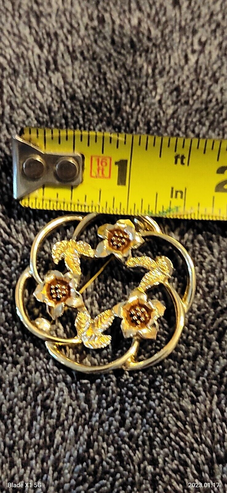 Vintage Jewelry SARAH COVENTRY Signed Round Gold w/ Brown Flowers  Brooch pin