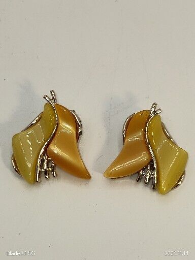 Vintage Thermoset Plastic Lucite Abstract Leaf Clip Earrings Orange And Yellow