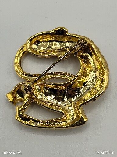 Vintage Golden tiger forming nearly a circle Brooch Pin