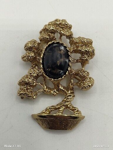 Vintage Signed AMWAY Black Cabochon Gold Tone Bonsai Tree Brooch