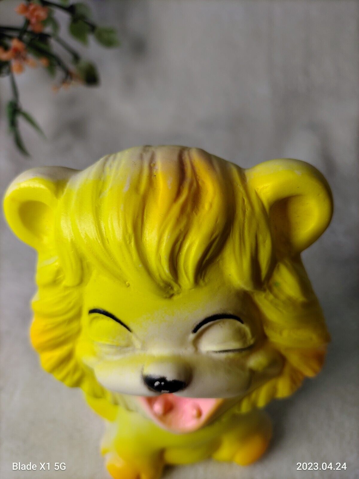 Cute! Vtg yellow 1972 Lion Baby Squeaky Toy Rubber  5” Tall Squeaker Works Great