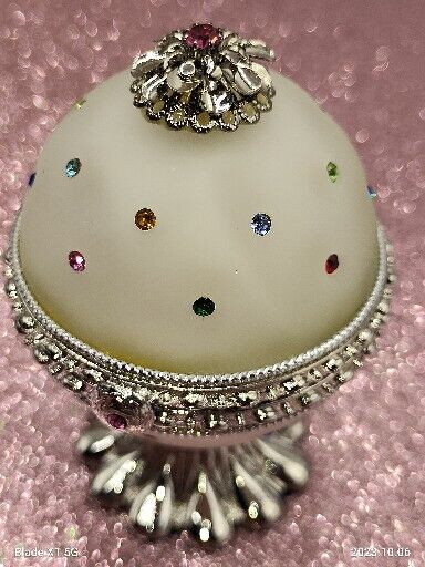 Vintage Frosted Pedestal Gem Stone Glass Ring Holder "Ring not included".