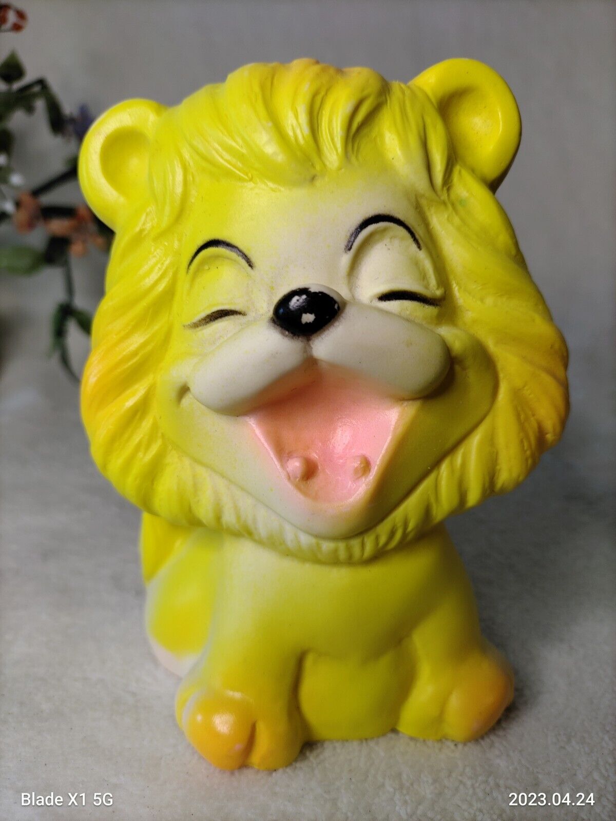 Cute! Vtg yellow 1972 Lion Baby Squeaky Toy Rubber  5” Tall Squeaker Works Great