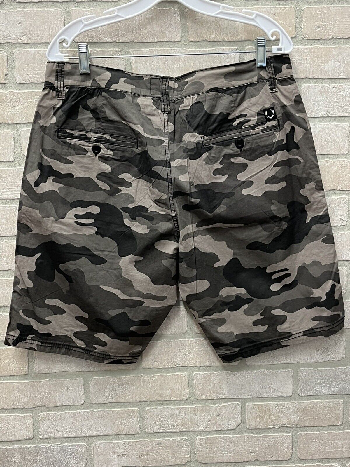 Camo shorts Size 34 Cargo Knight Camouflage Luke & Dutch Inseam 9.5