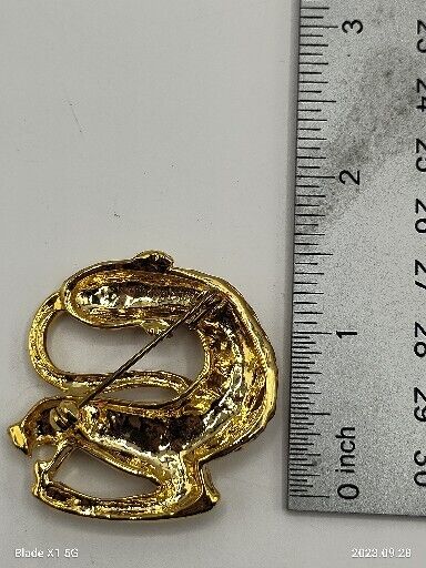 Vintage Golden tiger forming nearly a circle Brooch Pin