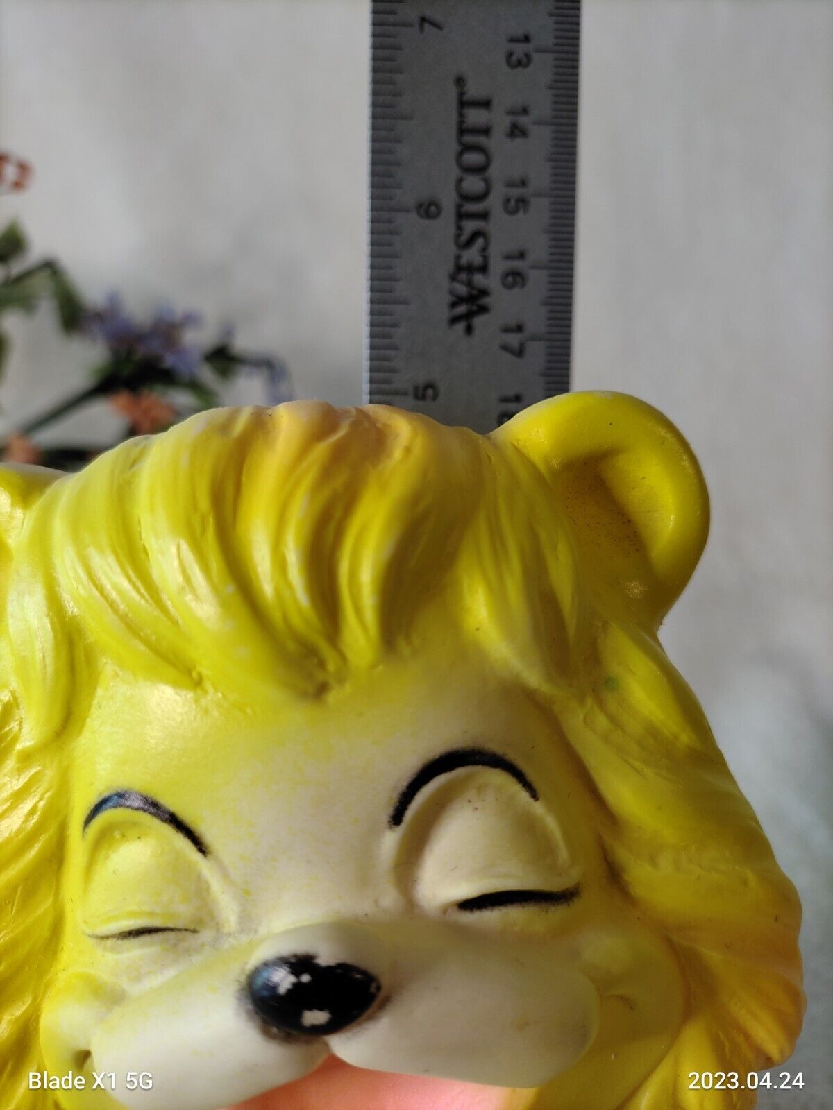 Cute! Vtg yellow 1972 Lion Baby Squeaky Toy Rubber  5” Tall Squeaker Works Great