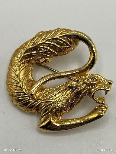 Vintage Golden tiger forming nearly a circle Brooch Pin