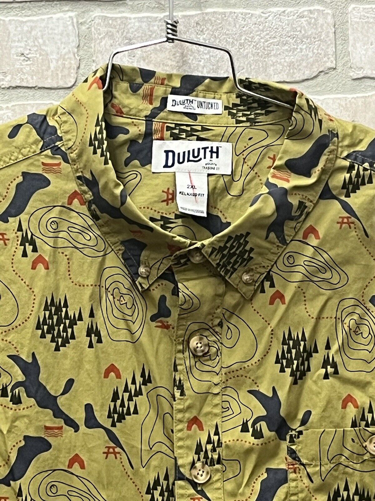 Men’s Duluth Trading Company Sz 2XL Hawaiian Shirt goldish color