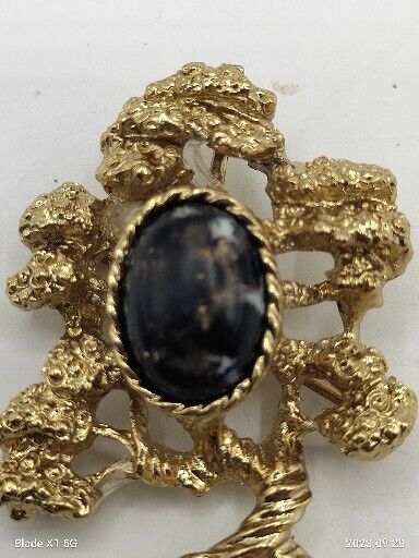 Vintage Signed AMWAY Black Cabochon Gold Tone Bonsai Tree Brooch