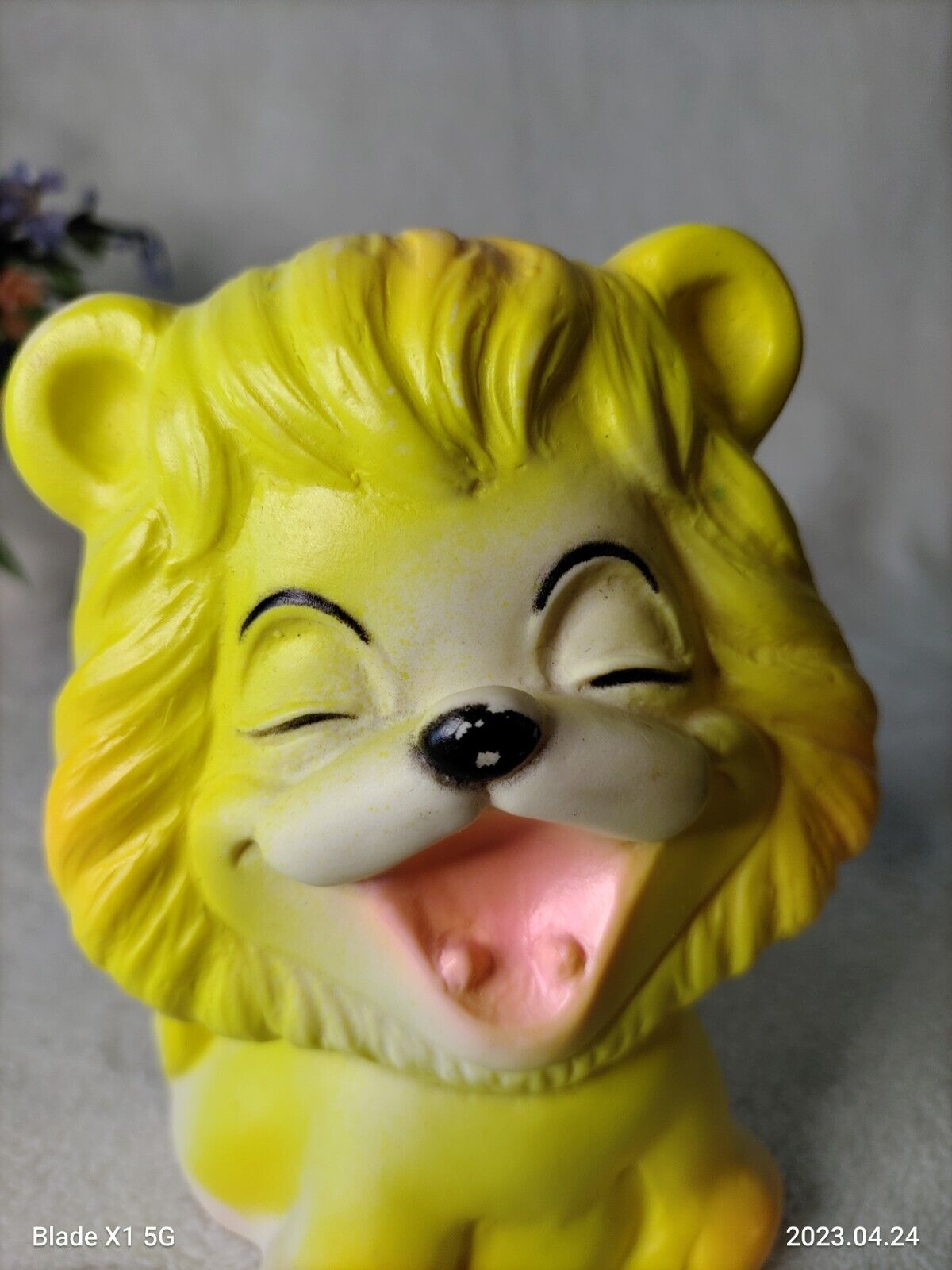 Cute! Vtg yellow 1972 Lion Baby Squeaky Toy Rubber  5” Tall Squeaker Works Great