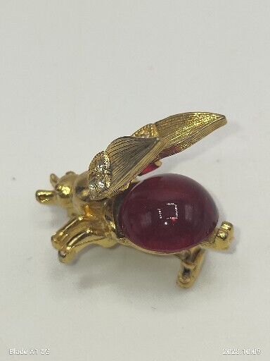 Vintage Gold Tone Red Jelly Belly Bee Cabochon Trembler Pin Brooch