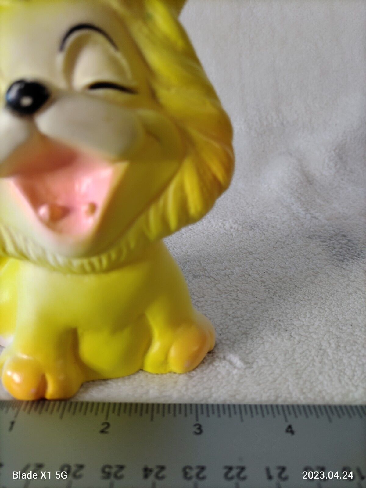 Cute! Vtg yellow 1972 Lion Baby Squeaky Toy Rubber  5” Tall Squeaker Works Great