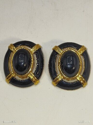 Vintage Signed Daria Gold Tone Clip Earrings Black Enamel Lucite Cabochon