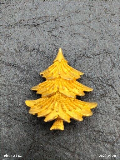 Vtg Signed Corel Gold Tone Christmas Holiday Tree Costume Jewelry Brooch Pin