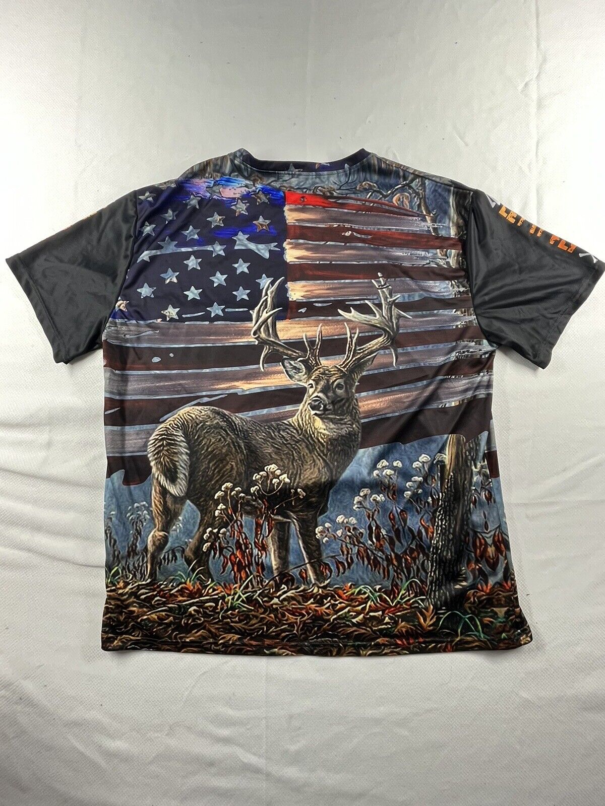 Felex Men T Shirt Size 2XL Patriotic Deer Hunting Bow Hunting Print Made￼ In USA