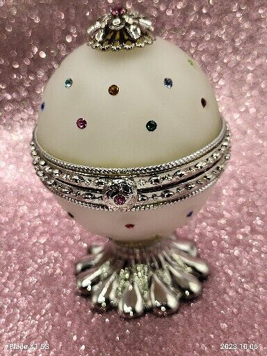 Vintage Frosted Pedestal Gem Stone Glass Ring Holder "Ring not included".