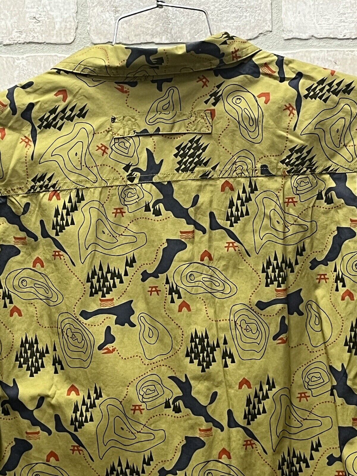 Men’s Duluth Trading Company Sz 2XL Hawaiian Shirt goldish color